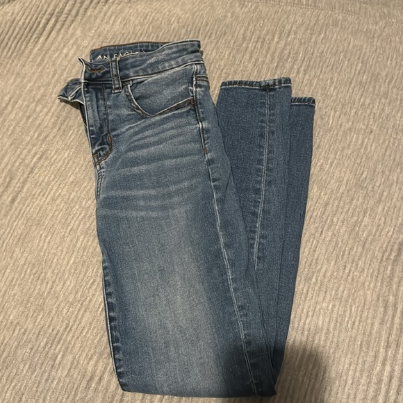 American Eagle Women’s Blue Jeans size 2 - Picture 2 of 4